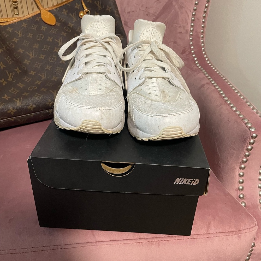 SOLD Nike White Sneakers huarache